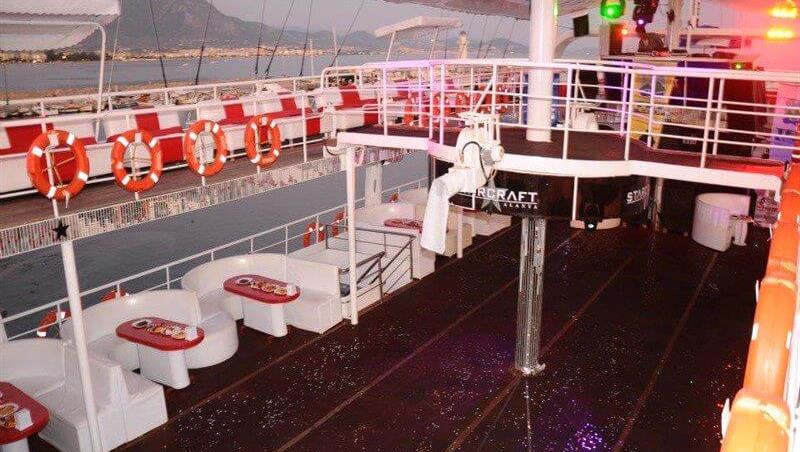 Deck of Starcraft Yacht