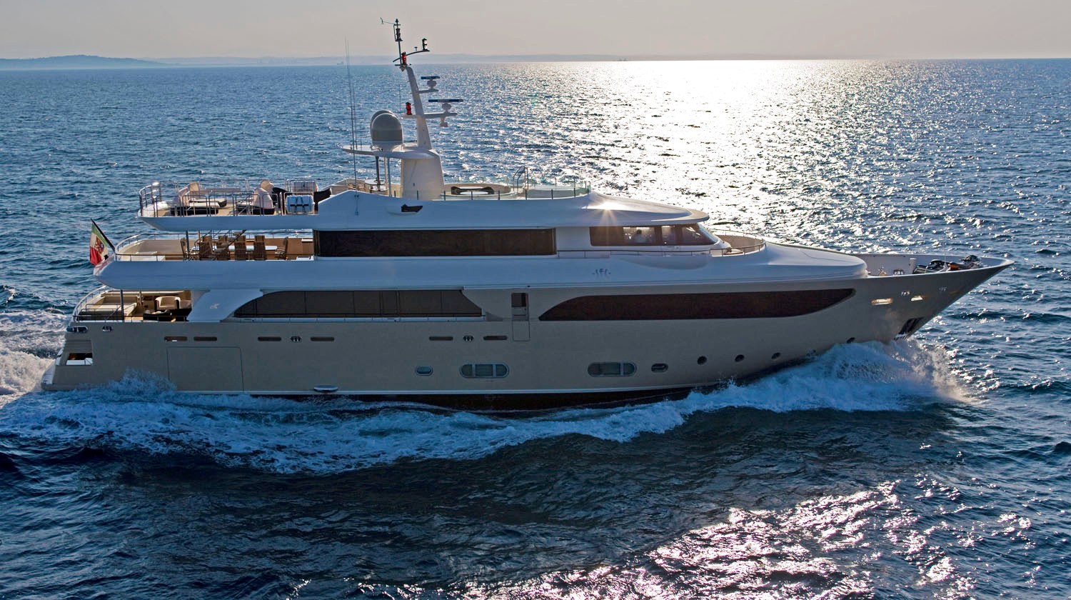 Xclusive Superyacht With Live Cooking Station & Premium Beverages