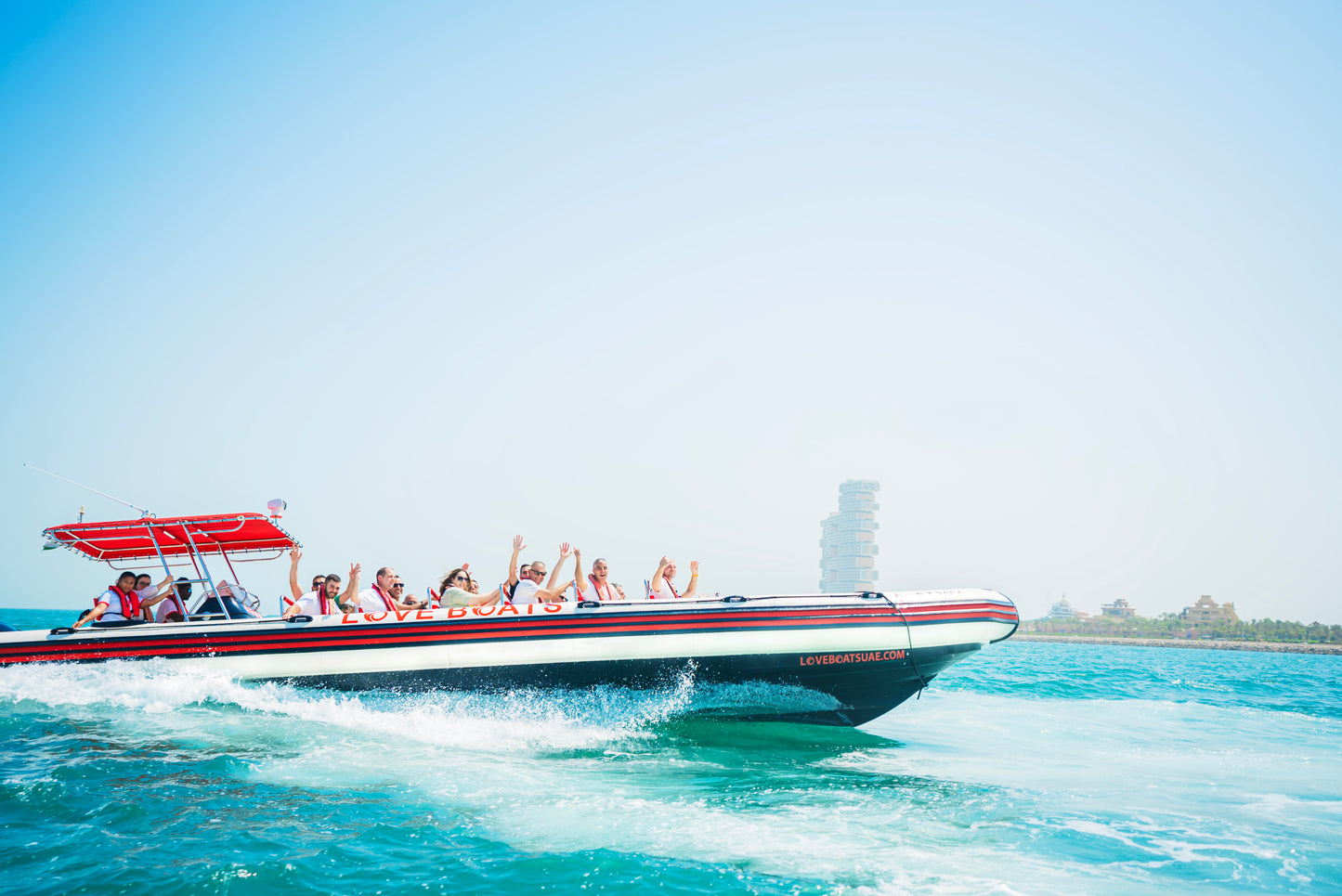 Дубайский тур на лодке Love в Дубай Марину, JBR, Атлантис и Бурдж-эль-Араб 