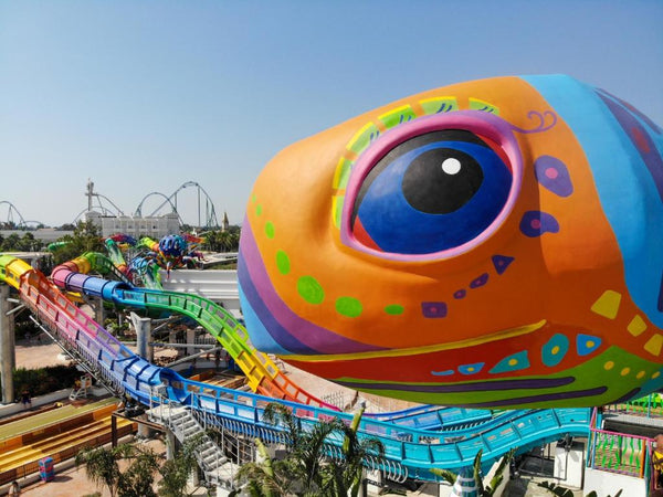 Heldagsbillet til forlystelsesparken Land of Legends og aftenshow med transport