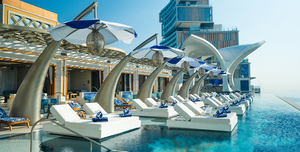 Basen infinity na dachu Atlantis The Royal
