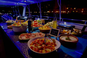 Middag på Lotus Mega Yacht