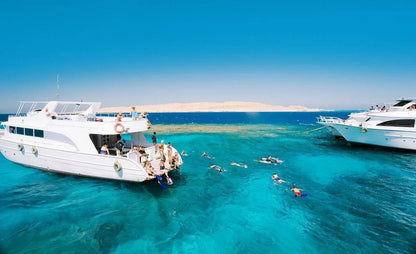 Paradise Island Snorkeling trip by boat