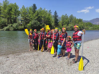 People ready to experince river rafting
