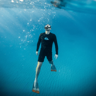 Man diving in river in Alanya