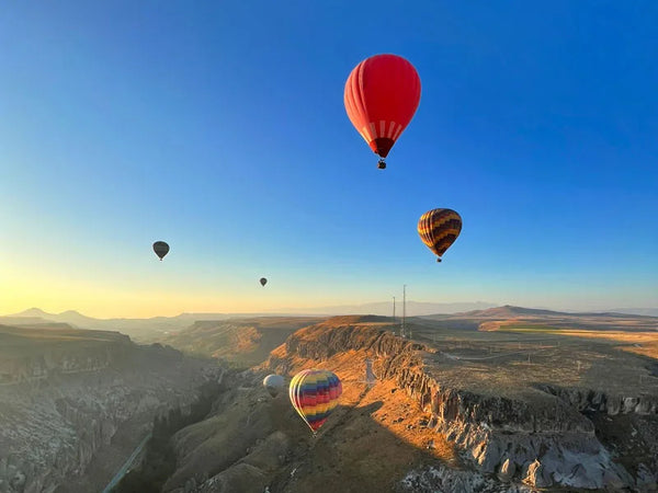 Luftballonflyvning i Kappadokien i Soğanlı-dalen