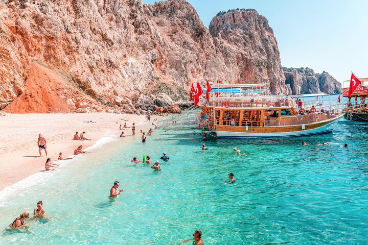People enjoying Suluada beach