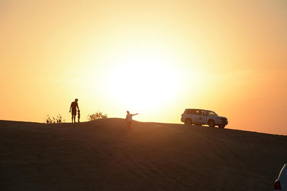Сафари на закате в пустыне Абу-Даби
