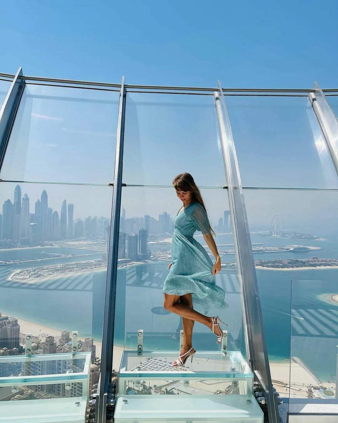 Dubai The View at the Palm Jumeirah Tickets, Grand 360 degree display of the iconic Palm Jumeirah, Arabian Gulf and beyond - Tripventura