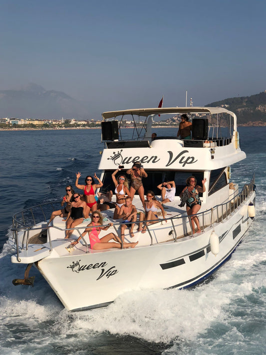 Alanya Luxury Shared VIP Yacht Tour with Lunch & Unlimited Soft Drink