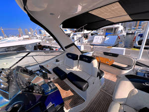 Interiør af en Azimut-yacht