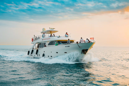 Dubai Xclusive Luxury Shared Yacht Tour With BBQ Dinner