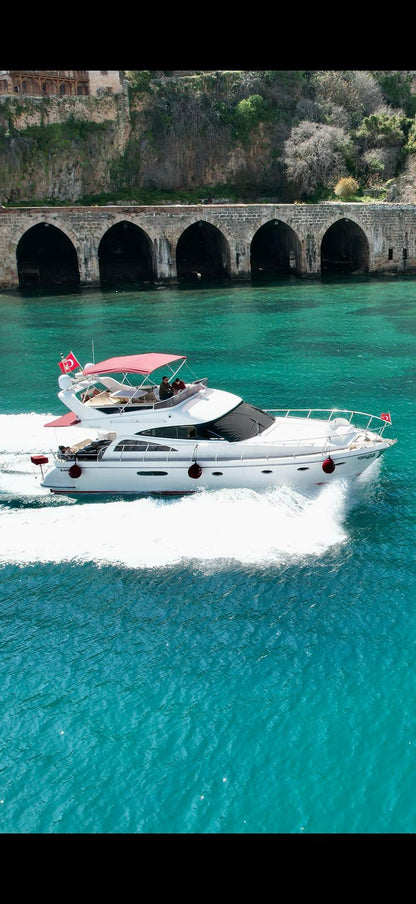 Khaleesi Deluxe Private Yacht Tour with Lunch & Soft Beverage