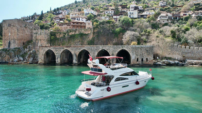 Khaleesi Deluxe Private Yacht Tour with Lunch & Soft Beverage
