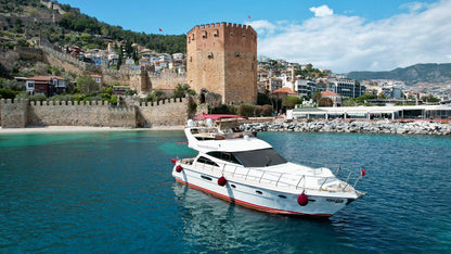 Khaleesi Deluxe Private Yacht Tour with Lunch & Soft Beverage