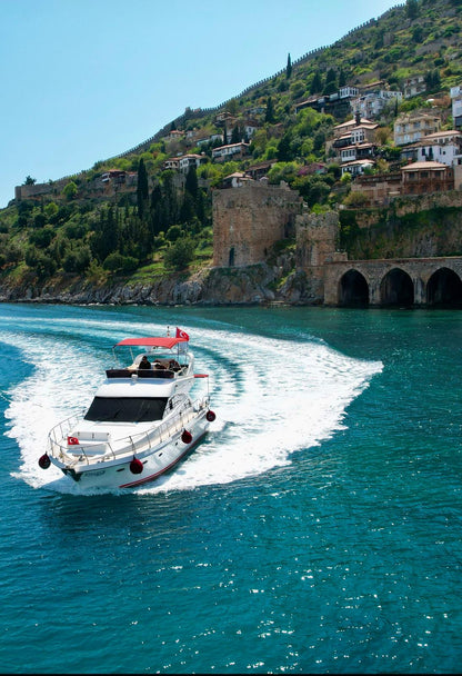 Khaleesi Deluxe Private Yacht Tour with Lunch & Soft Beverage
