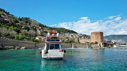 Khaleesi Deluxe Private Yacht Tour with Lunch & Soft Beverage