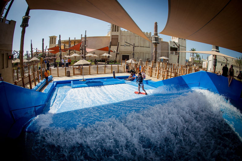 Yas Waterworld Abu Dabi'de sörf gezileri