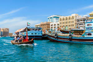 Abra-tur på Dubai Creek i Dubai, Forenede Arabiske Emirater. 
