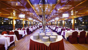 Middagsbuffet og liveunderholdning