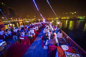 Dubai Dhow Cruise i Marinaen med middagsbuffet og liveunderholdning