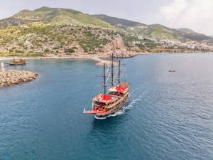 Alanya Titanic Boat Tour with Foam Party, Swimming & Lunch With Transfer