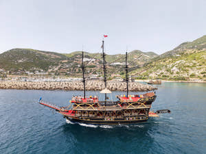 Alanya Titanic Boat Tour with Foam Party, Swimming & Lunch With Transfer