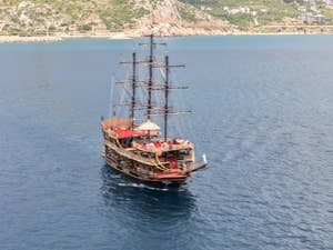 Alanya Titanic Boat Tour with Foam Party, Swimming & Lunch With Transfer