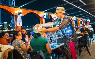 Dubai'de Dhow Cruise Yemeğinden Bir An