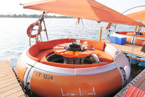 BBQ Donut Boat (Dubai) — grill na wodzie
