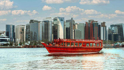 Dubai Dhow Cruise Canlı Eğlence ile Creek'te Büfe Akşam Yemeği