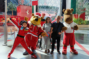 Maskotki w Ferrari World Abu Dhabi, krytym parku rozrywki na Yas Island w Abu Dhabi,