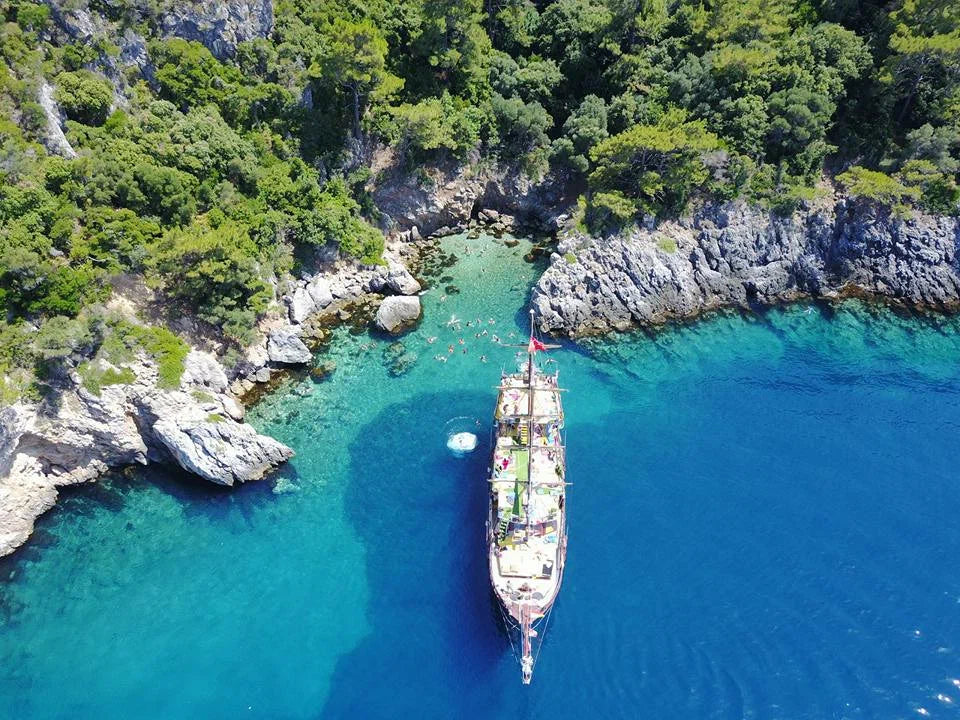 Кушадасы: расслабляющая прогулка на лодке 