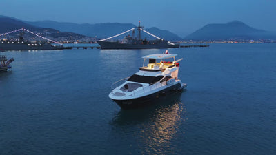 Öğle Yemeği ve Alkolsüz İçeceklerle Khaleesi Deluxe Özel Yat Turu