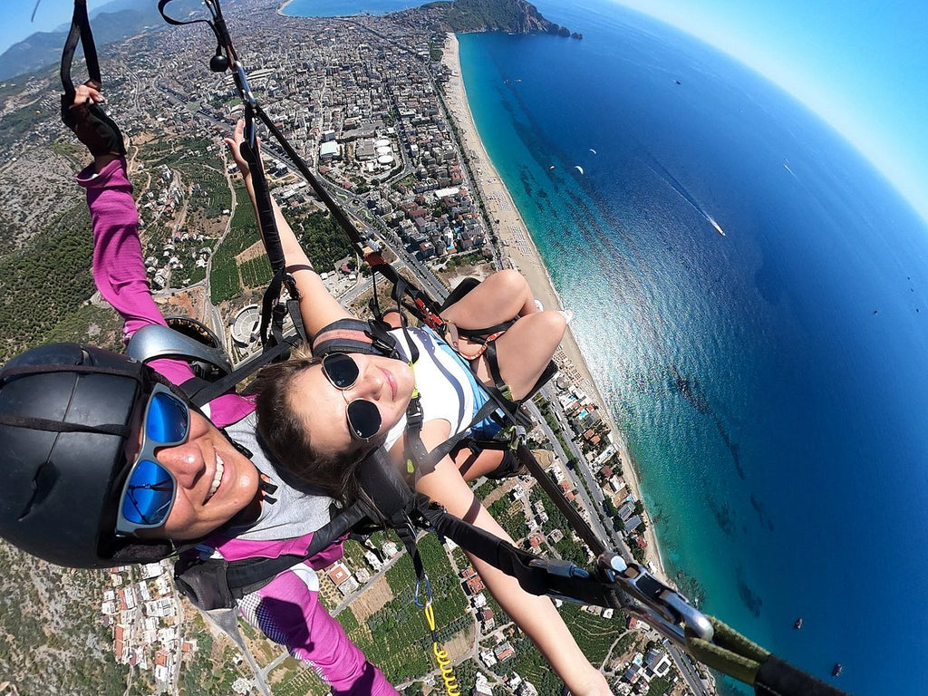 Kız Yamaç Paraşütü