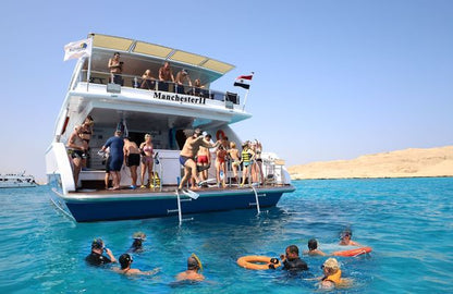 Dubai Discover Boat Havuz, Tekne dalışı, Transfer ve öğle yemeği dahil Tüplü Dalış Turunu Deneyin