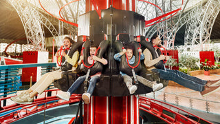 Ferrari World Abu Dhabi'de sürüş keyfi yaşayan insanlar