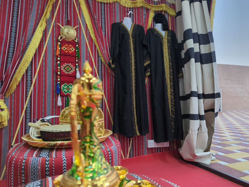 Akşam Çöl Safarisi'nde giyilebilecek abaya